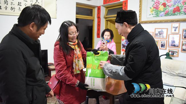 敘永一中走訪慰問退休教職工(圖1)