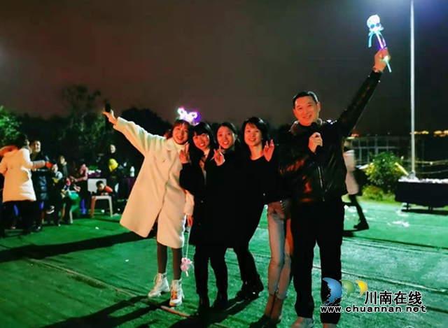 瀘州十八中：有酒有歌有勁舞  有情有愛有溫度(圖2)