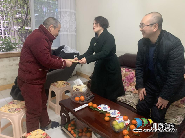 江陽(yáng)區(qū)自然資源和規(guī)劃分局：新年慰問(wèn)送溫暖 扶貧幫困暖人心(圖2)