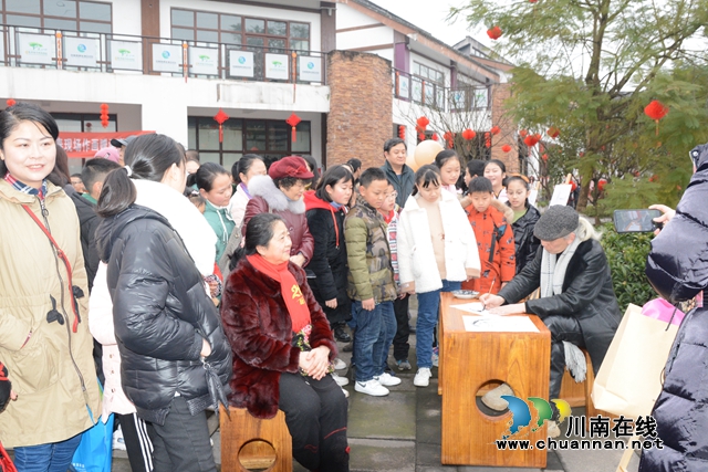 江陽區(qū)茜草街道彭灣社區(qū)開展假期青少年實踐活動
