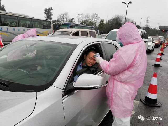 瀘州江陽區(qū)在高速公路收費(fèi)站、汽車站、國省干道交界等設(shè)置8個(gè)檢查卡點(diǎn)(圖2)