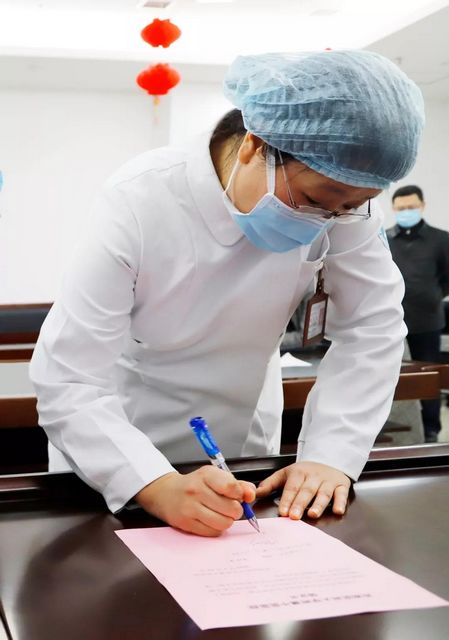 西南醫(yī)大中醫(yī)院赴武漢黨員：勇敢逆行！（上）(圖1)