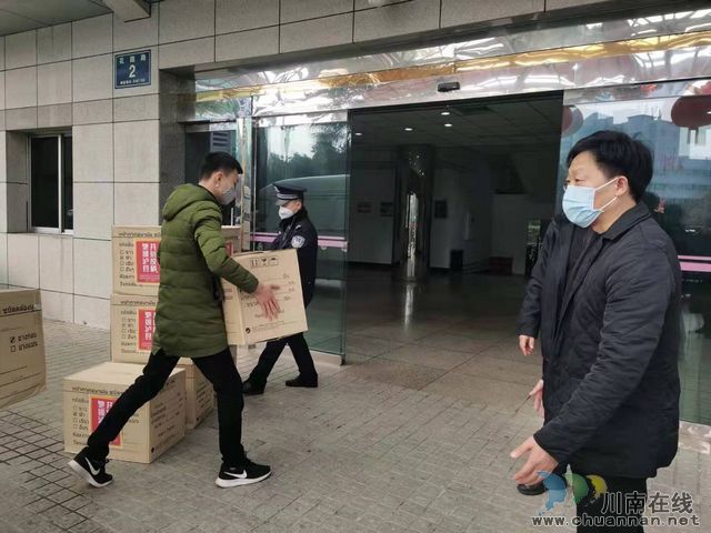 瀘縣企業(yè)捐贈(zèng)1萬只口罩助力戰(zhàn)疫情(圖3)