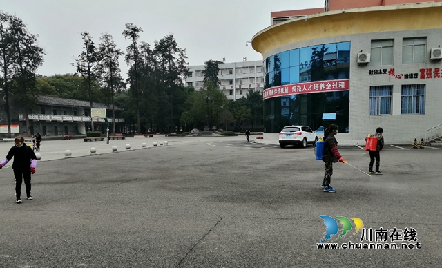 瀘縣建校領(lǐng)導(dǎo)班子召開疫情防控專項(xiàng)部署工作視頻會(huì)議(圖2)