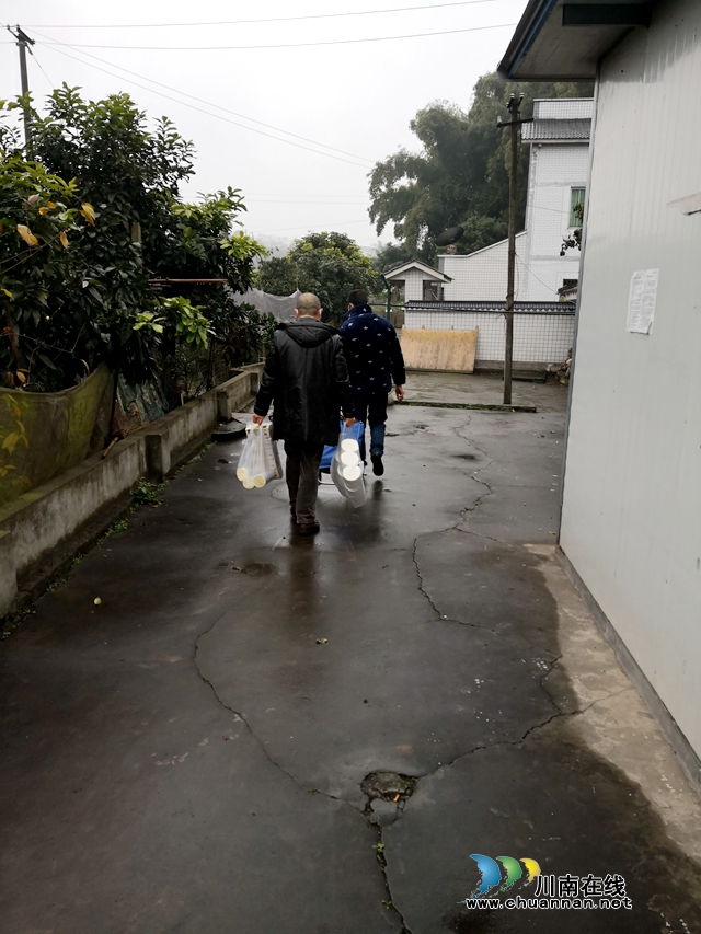 “在家待好，有事找我”特興街道走馬村為隔離群眾做好生活保障