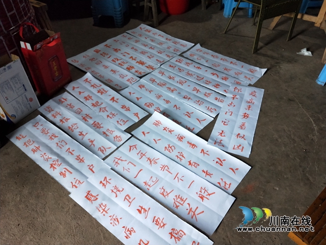 瀘縣援彝干部手寫“土味”標(biāo)語 防疫宣傳超硬核(圖3)