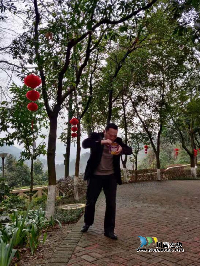 江陽(yáng)區(qū)住建局物業(yè)指導(dǎo)中心黨員支美軍：不忘黨員初心，不褪軍人本色(圖6)