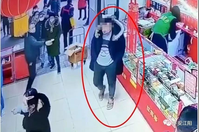 警方發(fā)布：匯通超市不戴口罩打人男子已到案 被抓時(shí)躺醫(yī)院臉縫數(shù)針……(圖3)
