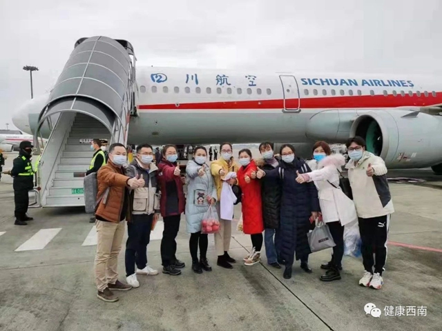 英雄送英雄！西南醫(yī)科大學(xué)附屬醫(yī)院第二批援鄂醫(yī)療隊(duì)平安抵達(dá)，投入一線抗擊疫情！(圖4)
