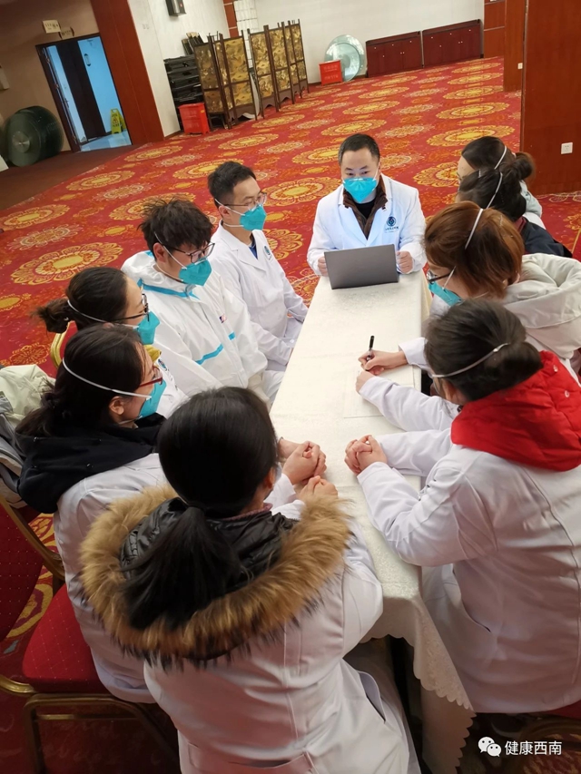 英雄送英雄！西南醫(yī)科大學(xué)附屬醫(yī)院第二批援鄂醫(yī)療隊(duì)平安抵達(dá)，投入一線抗擊疫情！(圖11)
