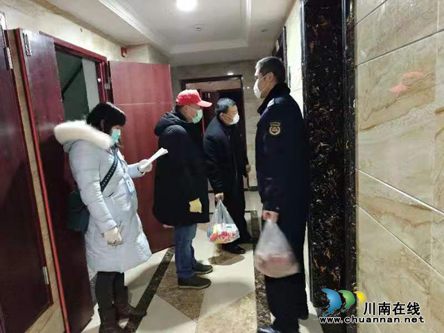 龍馬潭區(qū)綜合行政執(zhí)法隊“代購小組”，當起“快遞小哥”(圖2)