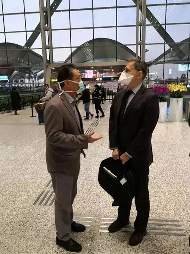 中國(guó)捐菲律賓20萬(wàn)只口罩？鐘南山迎接美國(guó)藥企老總？這些都是謠言！(圖3)