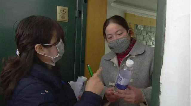 消毒酒精拿到了！宜賓翠屏區(qū)首批1.2萬瓶開始免費(fèi)分發(fā)！(圖4)