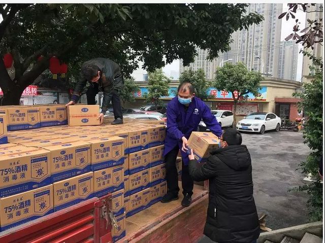 消毒酒精拿到了！宜賓翠屏區(qū)首批1.2萬瓶開始免費分發(fā)！