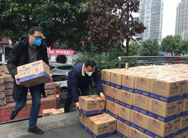 消毒酒精拿到了！宜賓翠屏區(qū)首批1.2萬瓶開始免費(fèi)分發(fā)！(圖3)