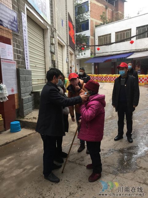 瀘州長開區(qū)包保金龍鎮(zhèn) 市場整治下深水 防控管理再加力(圖3)