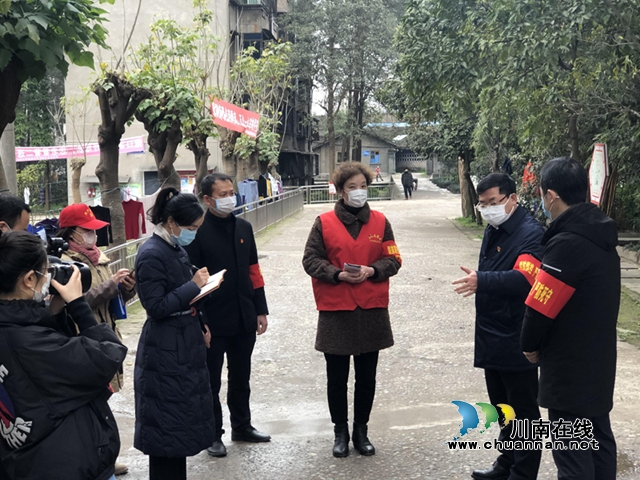 龍馬潭區(qū)委書記劉光明到羅漢街道督導(dǎo)疫情防控工作(圖1)