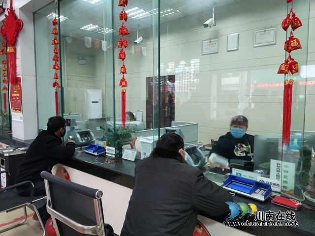 戰(zhàn)疫情 瀘縣強(qiáng)化金融服務(wù)打贏疫情阻擊戰(zhàn)(圖4)
