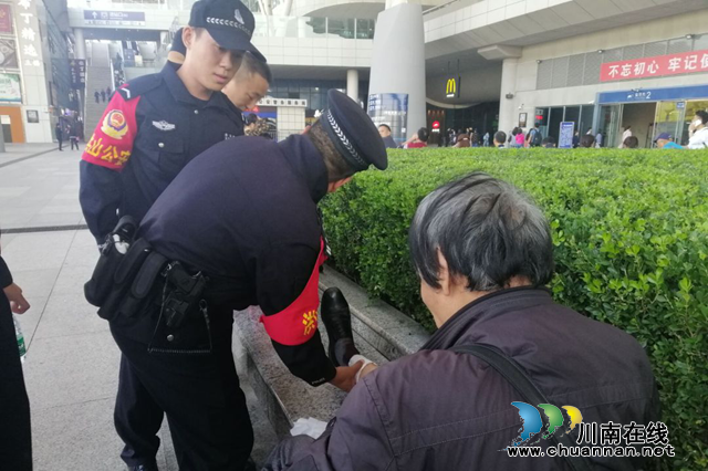 結(jié)緣軍運會：學警向武漢警察師傅送祝福