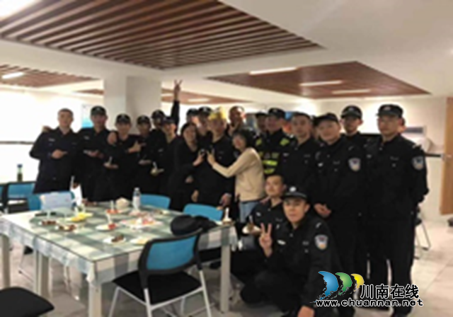結(jié)緣軍運(yùn)會(huì)：學(xué)警向武漢警察師傅送祝福(圖3)