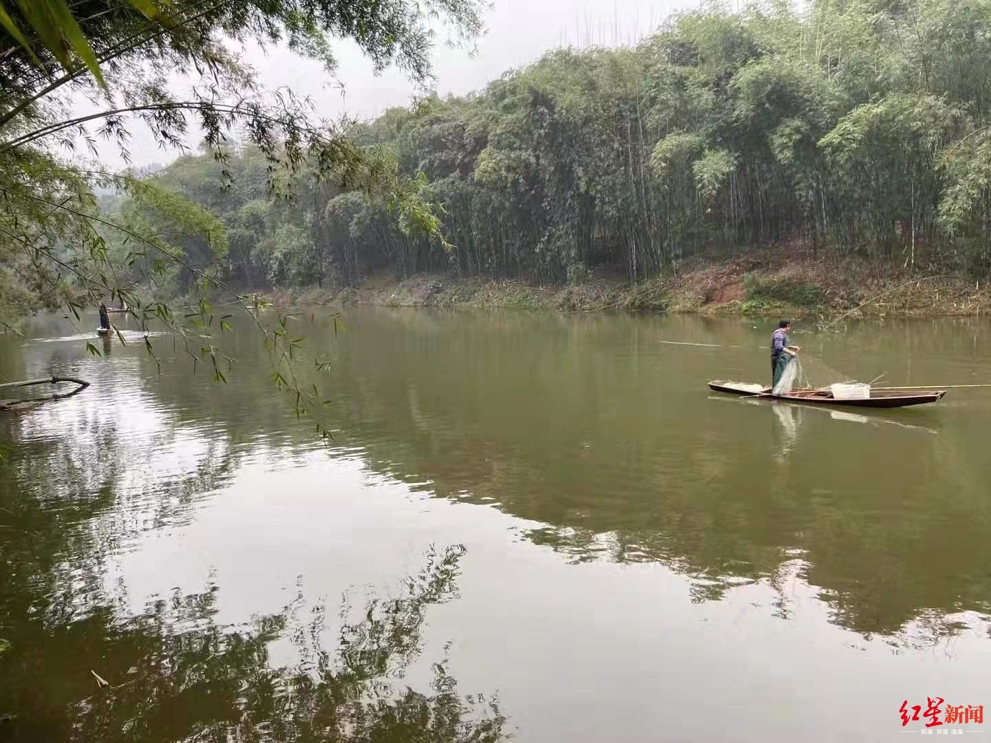 疫情當(dāng)前 宜賓4男子竟下河捕魚 被警方現(xiàn)場(chǎng)擋獲