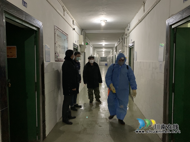 瀘縣綜合行政執(zhí)法局通宵奮戰(zhàn)抗擊疫情(圖3)