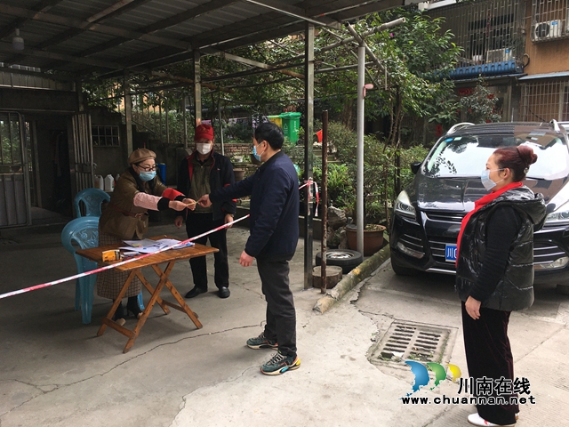龍馬潭區(qū)紅星街道長橋社區(qū)黨總支書記徐春平：和家人攜手并肩走在“抗疫”第一線(圖2)