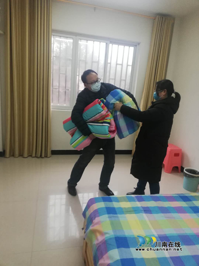 納溪：留觀點的搬運工奮戰(zhàn)抗疫一線