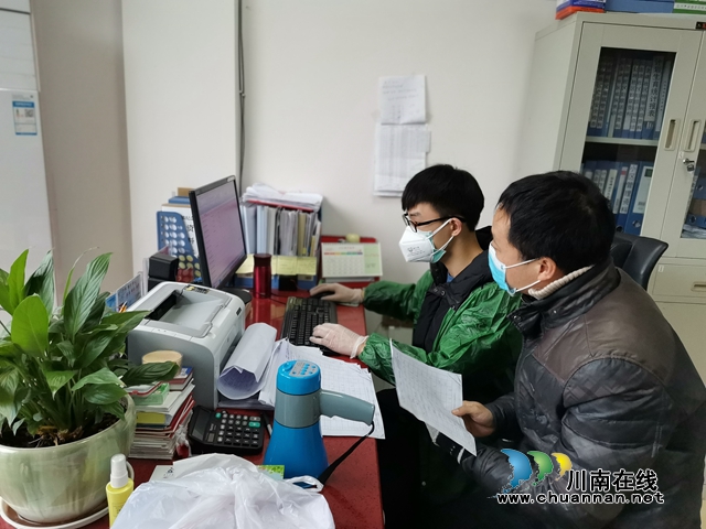 主動(dòng)請(qǐng)纓，躬身入局 瀘州十二中教師參加疫情防控志愿工作(圖5)