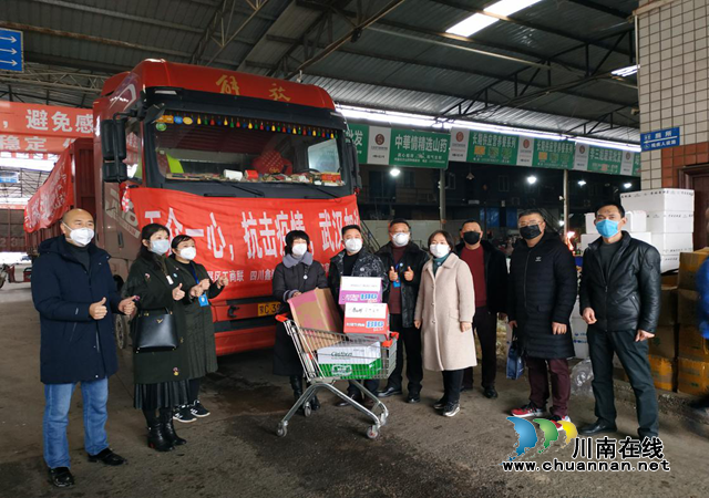 宜賓翠屏區(qū)64噸愛(ài)心鮮蔬火速馳援湖北武漢(圖2)