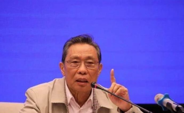 發(fā)布會上，鐘南山為什么不戴口罩