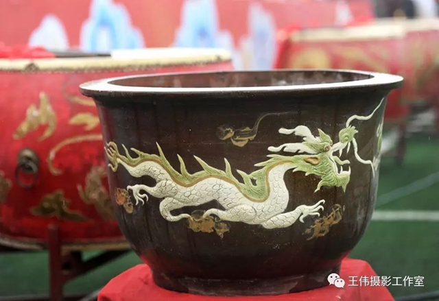 二月二，龍?zhí)ь^！||王偉鄉(xiāng)愁攝影作品《龍?jiān)诿耖g》賞析(圖1)