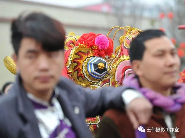 二月二，龍?zhí)ь^！||王偉鄉(xiāng)愁攝影作品《龍?jiān)诿耖g》賞析(圖21)