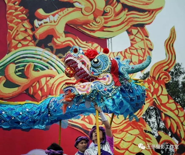 二月二，龍?zhí)ь^！||王偉鄉(xiāng)愁攝影作品《龍?jiān)诿耖g》賞析(圖33)