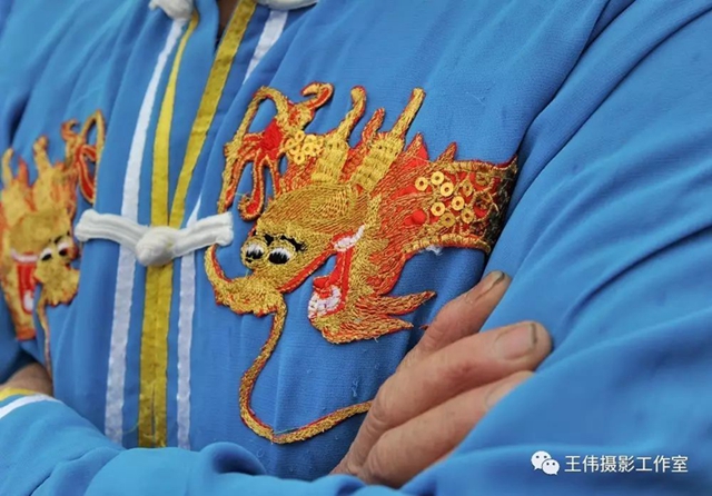 二月二，龍?zhí)ь^！||王偉鄉(xiāng)愁攝影作品《龍?jiān)诿耖g》賞析(圖28)
