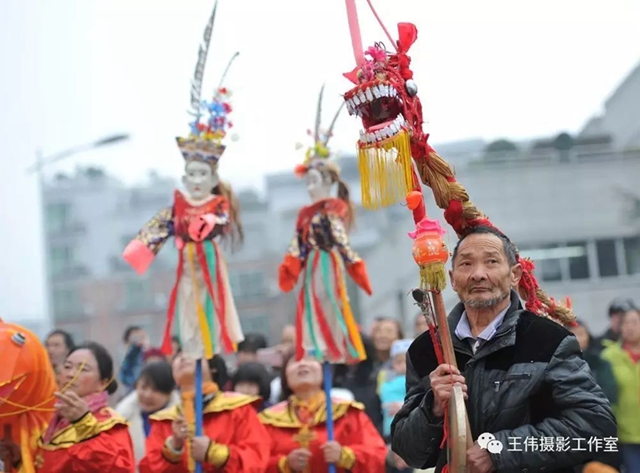 二月二，龍?zhí)ь^！||王偉鄉(xiāng)愁攝影作品《龍?jiān)诿耖g》賞析(圖50)