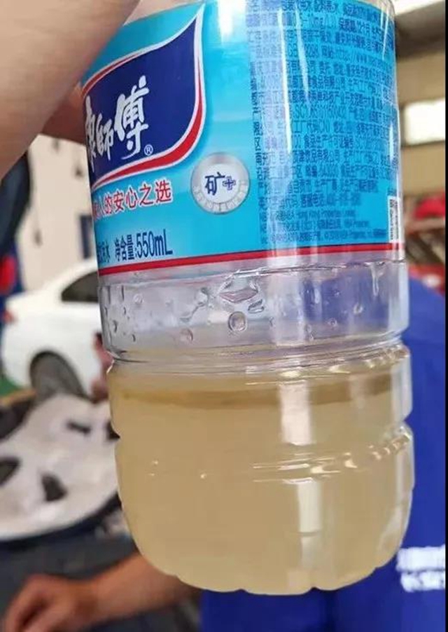 時(shí)隔半年，自貢這家加油站再出“渣草”？