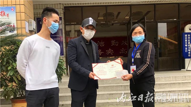 飄洋過海！2萬只愛心口罩從巴西運抵內(nèi)江(圖3)