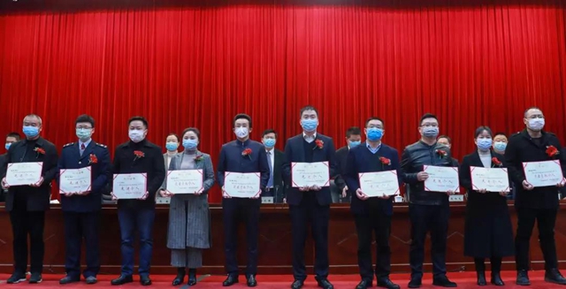 江陽區(qū)表彰2019年度瀘州市江陽區(qū)招商引資工作先進(jìn)集體和先進(jìn)個(gè)人(圖4)