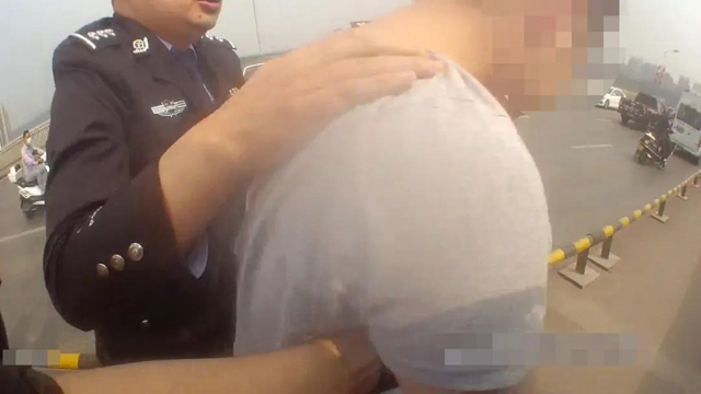 瀘州長江大橋跳橋男子獲救，已被依法行政處罰！(圖5)