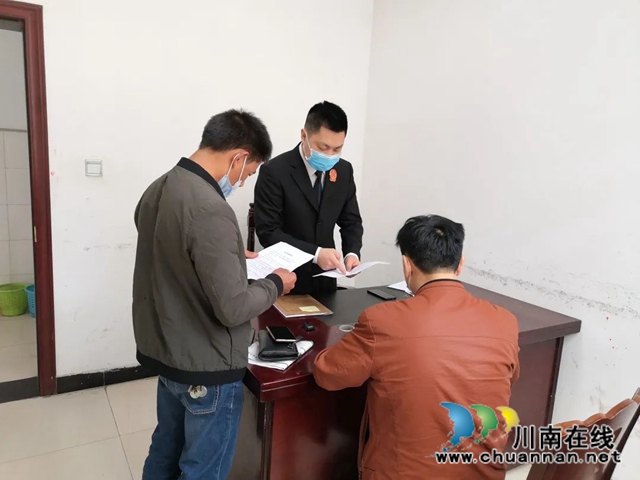 納溪法院“雙令”齊發(fā)，被執(zhí)行人聞令“攜車到案”(圖4)