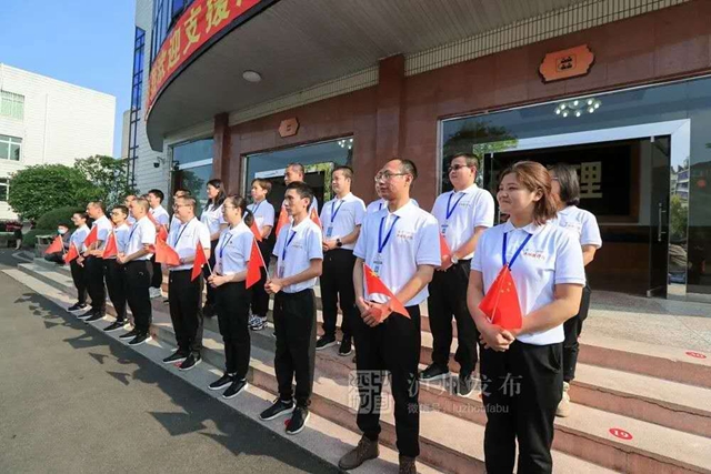 凱旋！瀘州20名馳援武漢的醫(yī)護(hù)人員回家（附名單）(圖2)