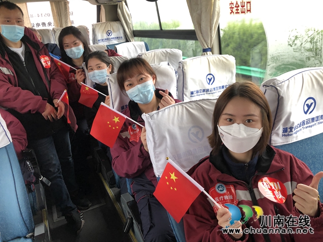 【戰(zhàn)疫·一線】奮戰(zhàn)59個日夜，瀘州援漢的“四朵金花”回川啦 ！(圖3)