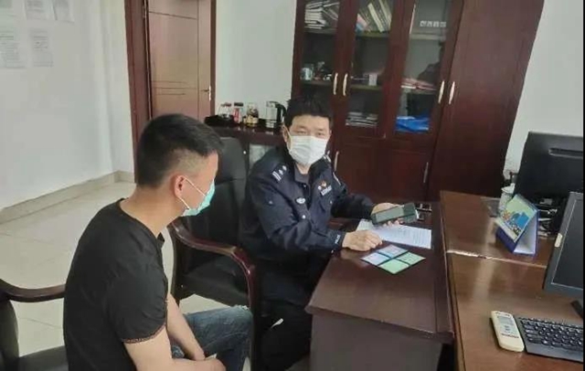 查！內(nèi)江網(wǎng)友舉報(bào)一輛奧迪車天窗“曬娃”后……(圖2)