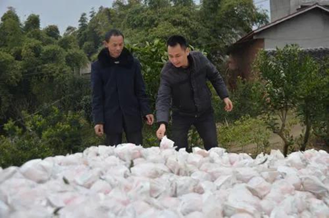 嘿！內(nèi)江這位干部，咋會(huì)去當(dāng)“快遞小哥”呢？(圖3)