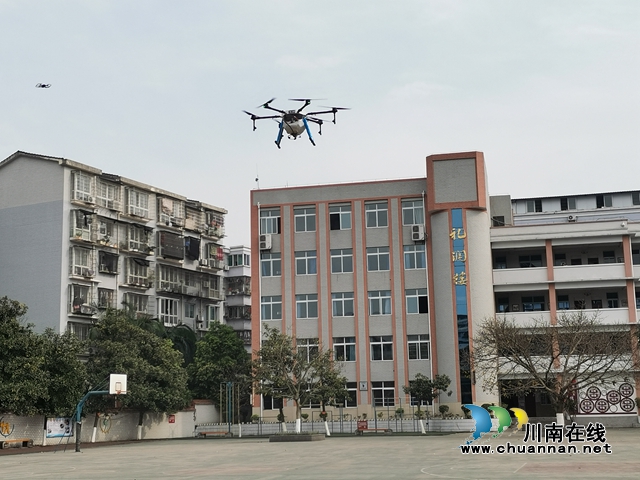 無人機噴霧機消毒機齊上陣！瀘縣立體式消毒為學(xué)校復(fù)學(xué)保駕護航(圖2)