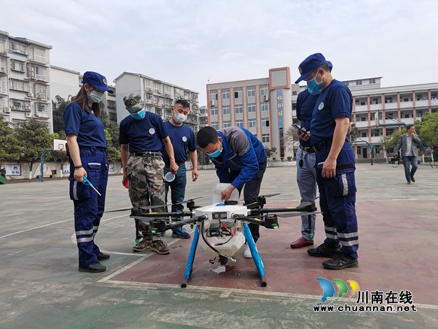 無人機噴霧機消毒機齊上陣！瀘縣立體式消毒為學(xué)校復(fù)學(xué)保駕護航(圖4)