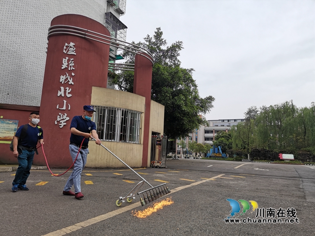無人機噴霧機消毒機齊上陣！瀘縣立體式消毒為學(xué)校復(fù)學(xué)保駕護航(圖3)
