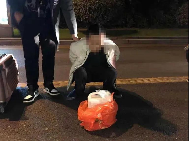 這個(gè)前任太奇葩！合江一男子提斧頭和20斤汽油報(bào)復(fù)前女友