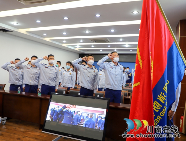 9人光榮入職！瀘州首批公開招錄消防員被授銜(圖2)